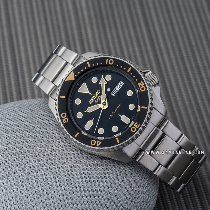 Seiko 5 Sports Automatic Black Dial Silver Steel Strap Watch For Men - SRPD57K1 - Image 8